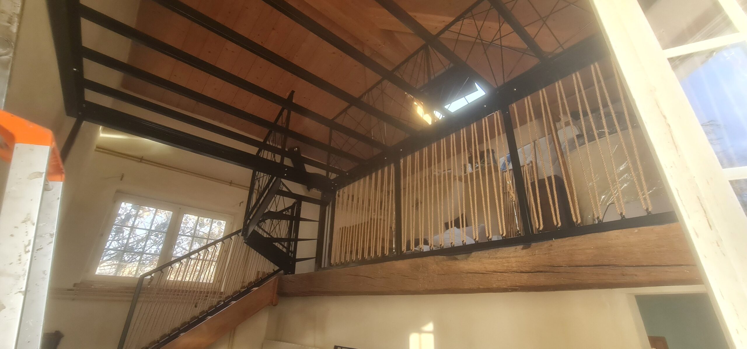 Mezzanine intérieure déstructurée